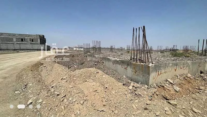 أرض 745 م² في خاخ 1