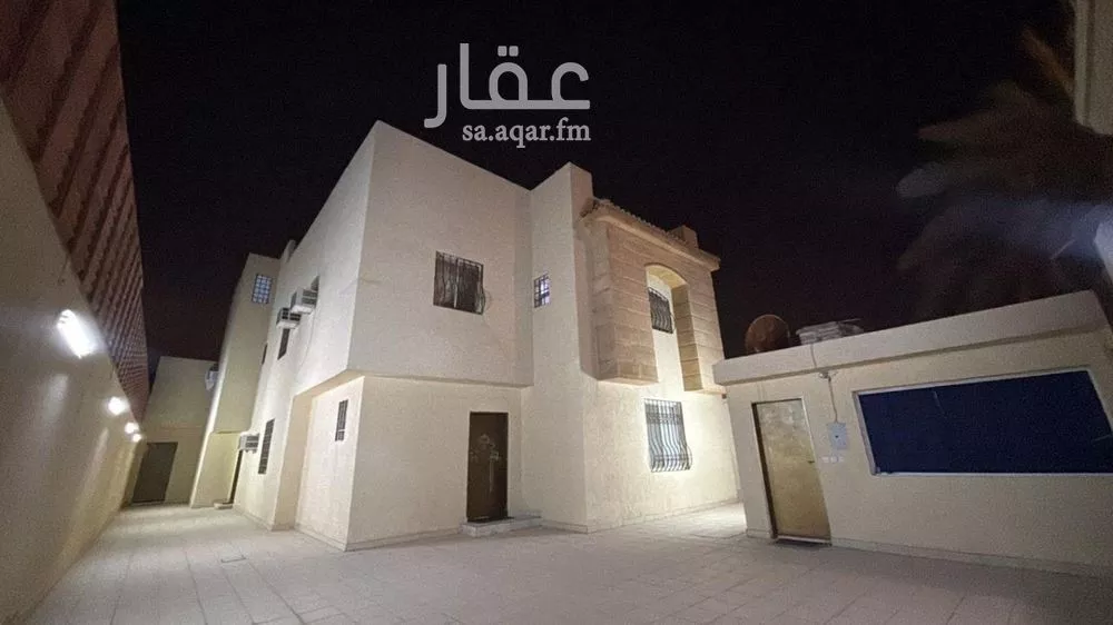 فيلا 5 غرف في العقيق 4