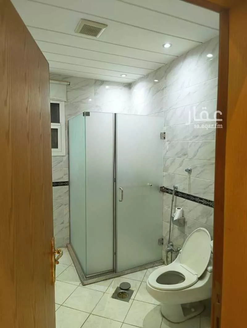 فيلا 4 غرف في الملقا 5