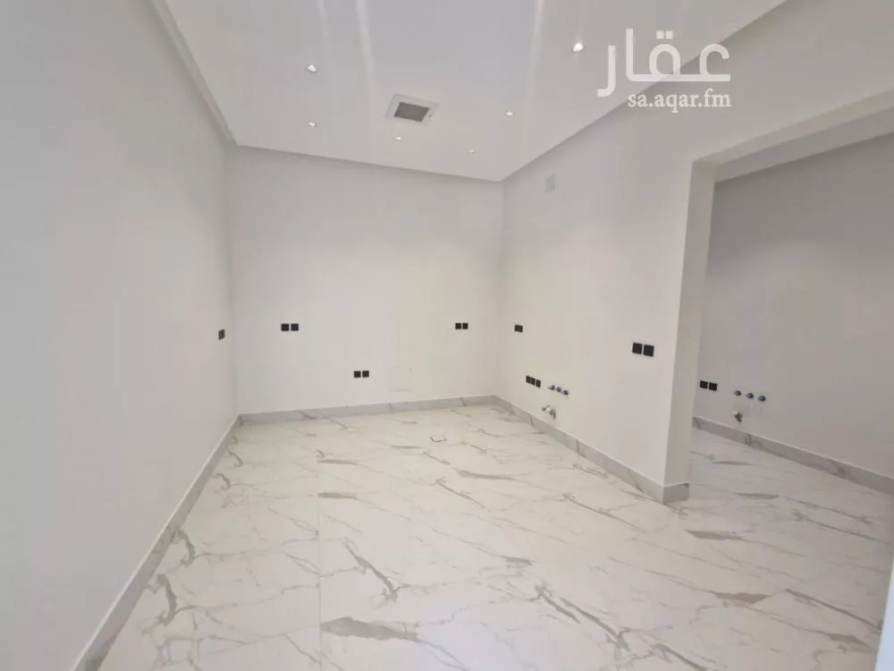 فيلا 5 غرف في العارض 4