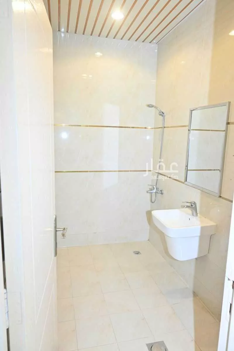 4 bedroom apartment in Al Malqa 4