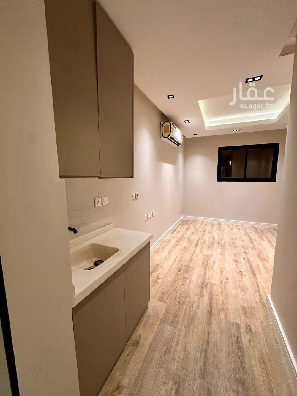 شقة 1 غرف في الملقا 5