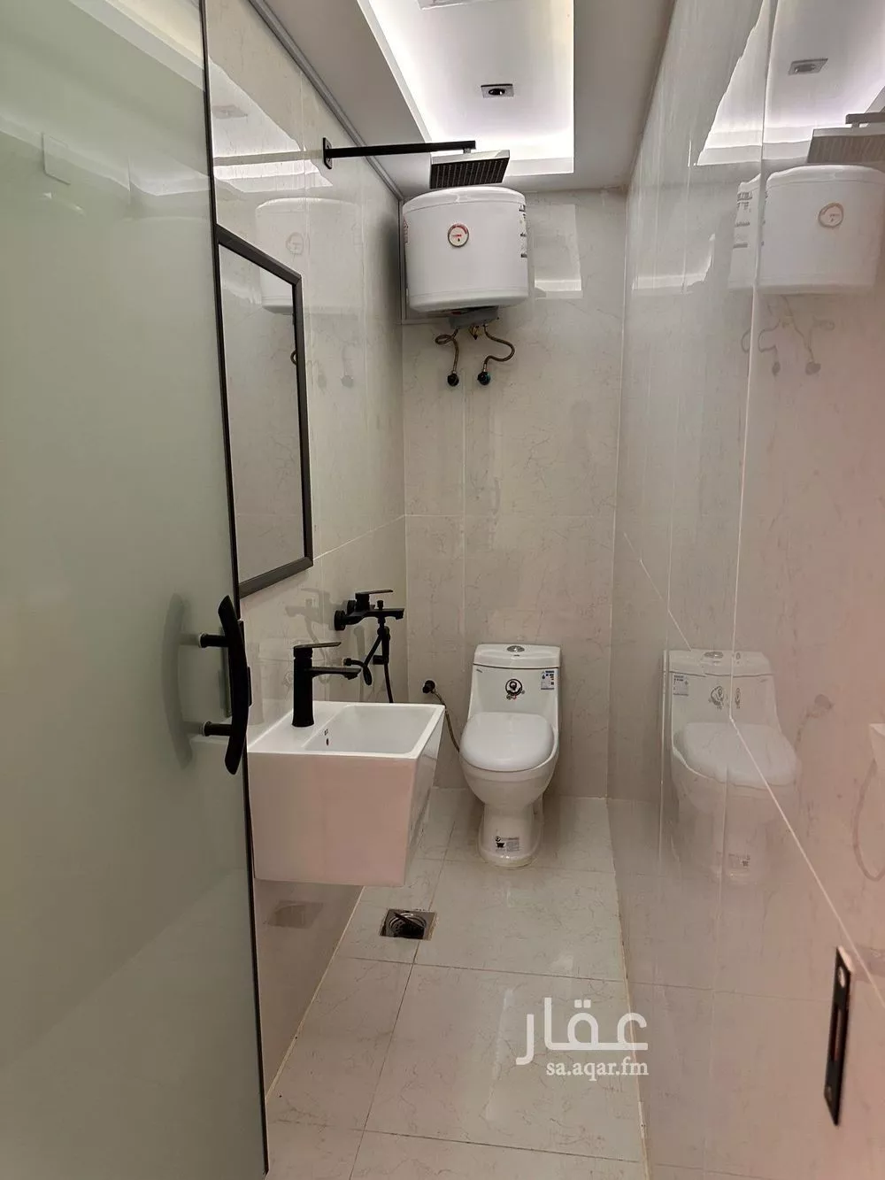 شقة 1 غرف في الملقا 4