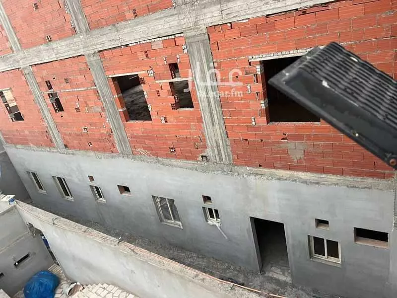 1084 sqm building in Az Zomorod 3