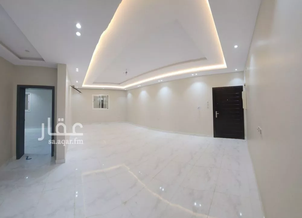 600 sqm building in Al Nakheel 4