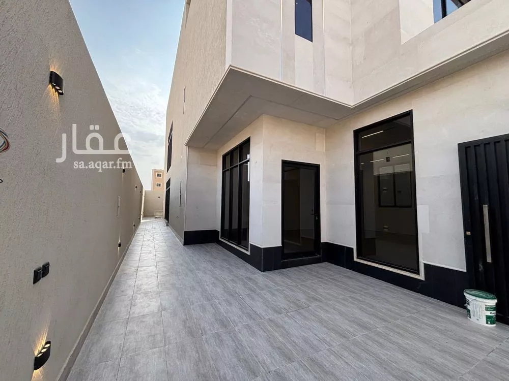 فيلا 4 غرف في العارض 2