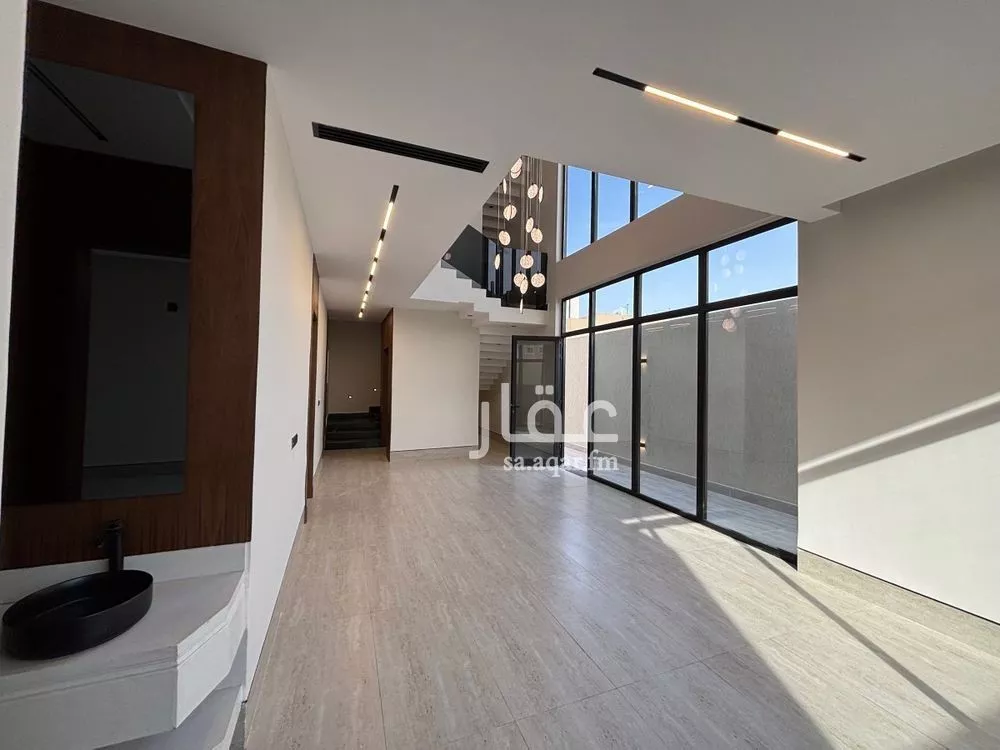 فيلا 4 غرف في العارض 5