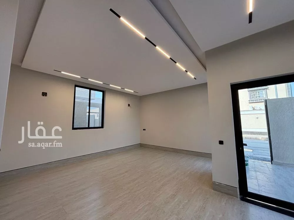 فيلا 4 غرف في العارض 3