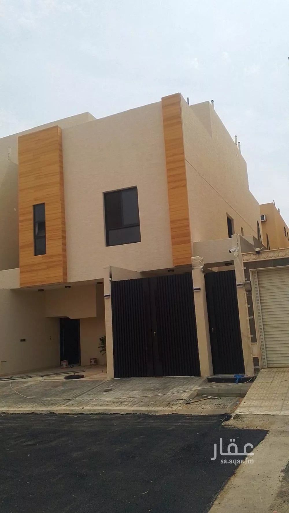 4 bedroom floor in Al Hazm 1