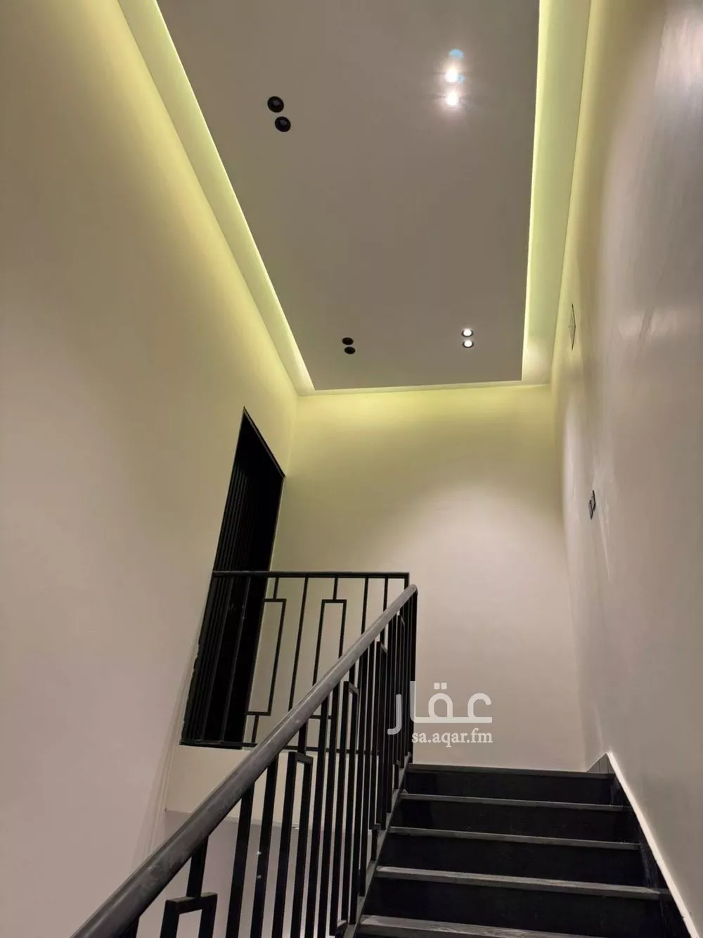3 bedroom floor in Al Hazm 3