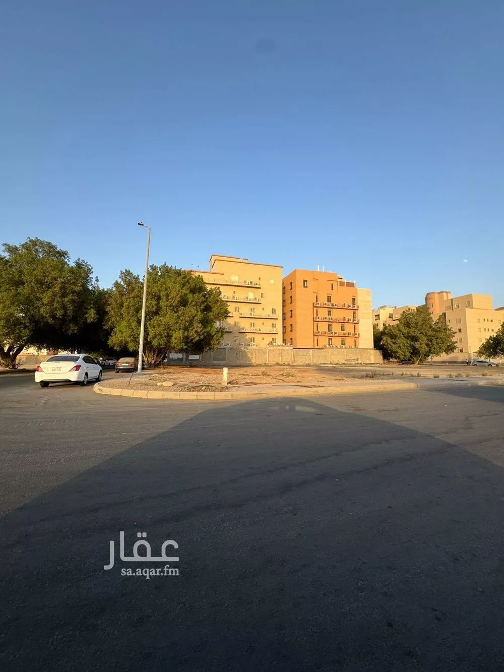 أرض 835 م² في الورود 2