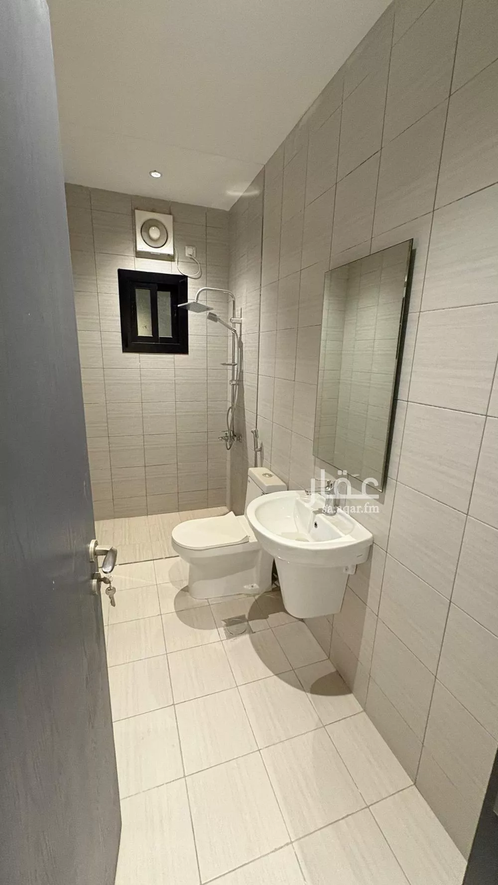 شقة 4 غرف في الواحة 5