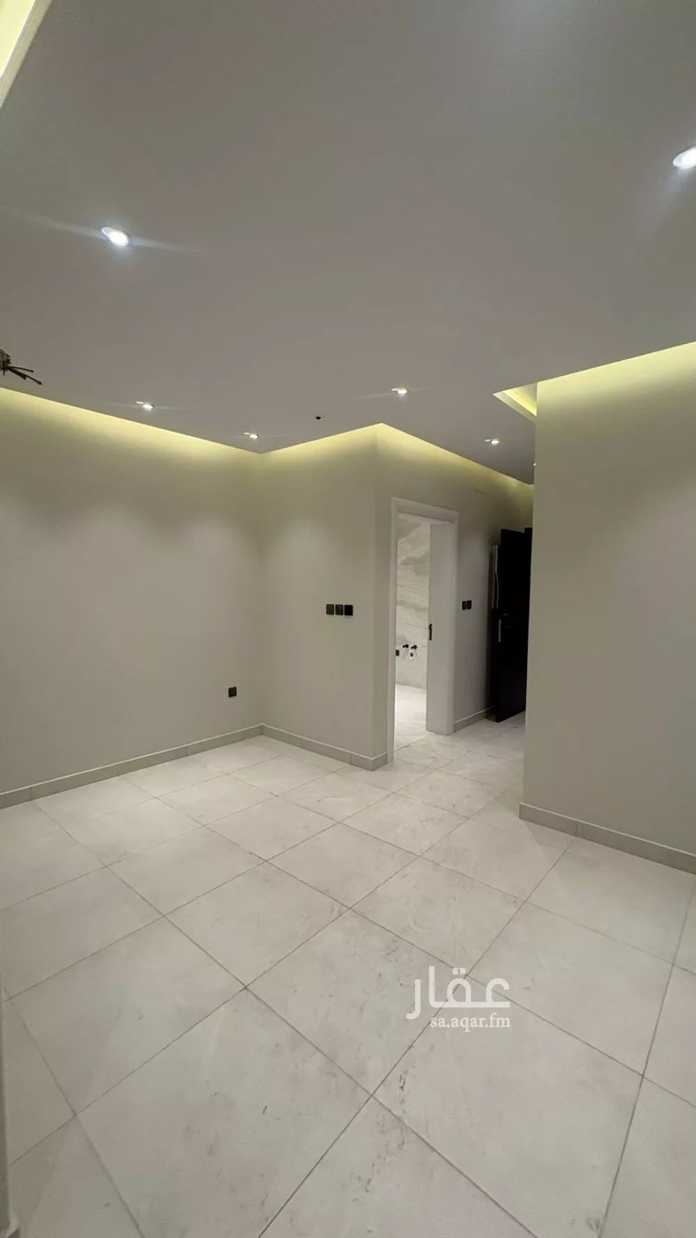 شقة 4 غرف في الواحة 5