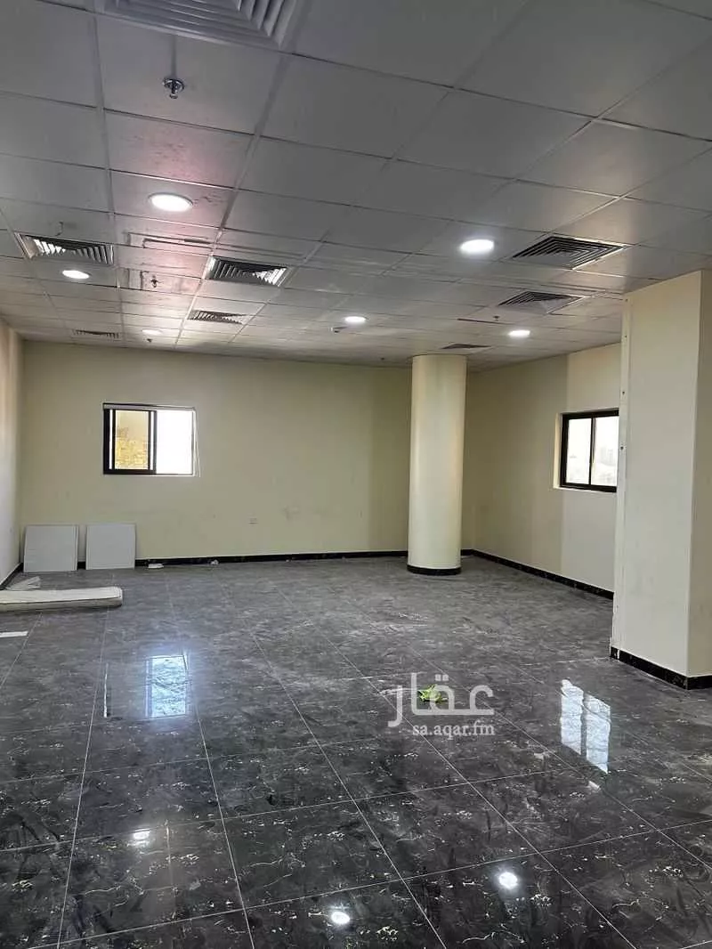 مكتب 1096 م² في الضباط 3