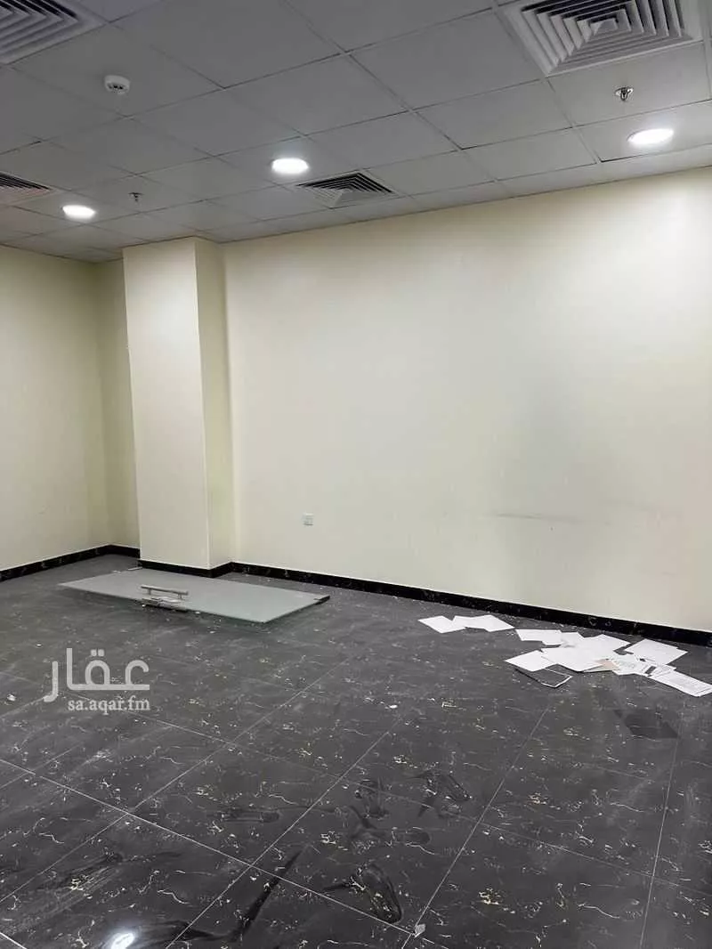 مكتب 1096 م² في الضباط 2