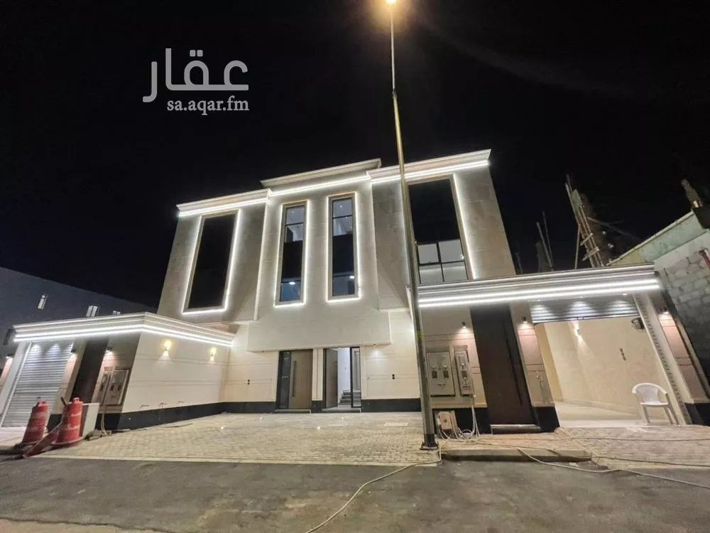 5 bedroom floor in Al Janadriyah 1