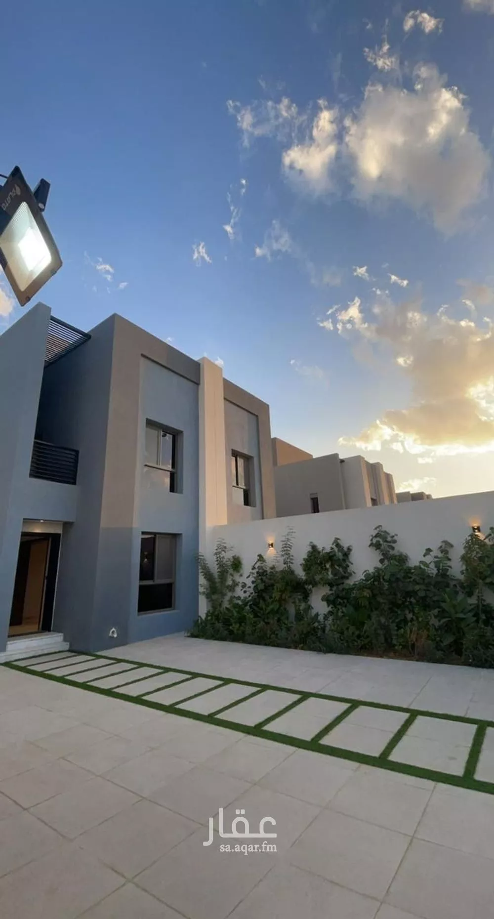 فيلا 7 غرف في عكاظ 1