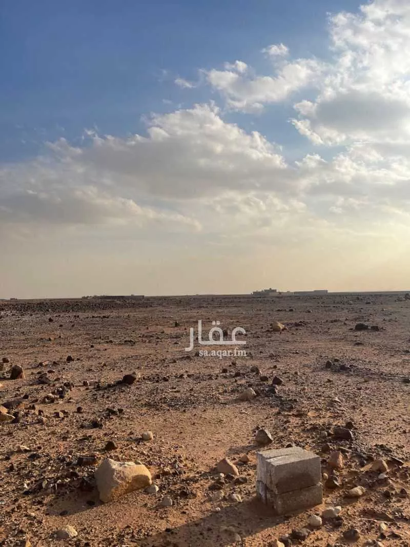 أرض 2050 م² في الشرق 3