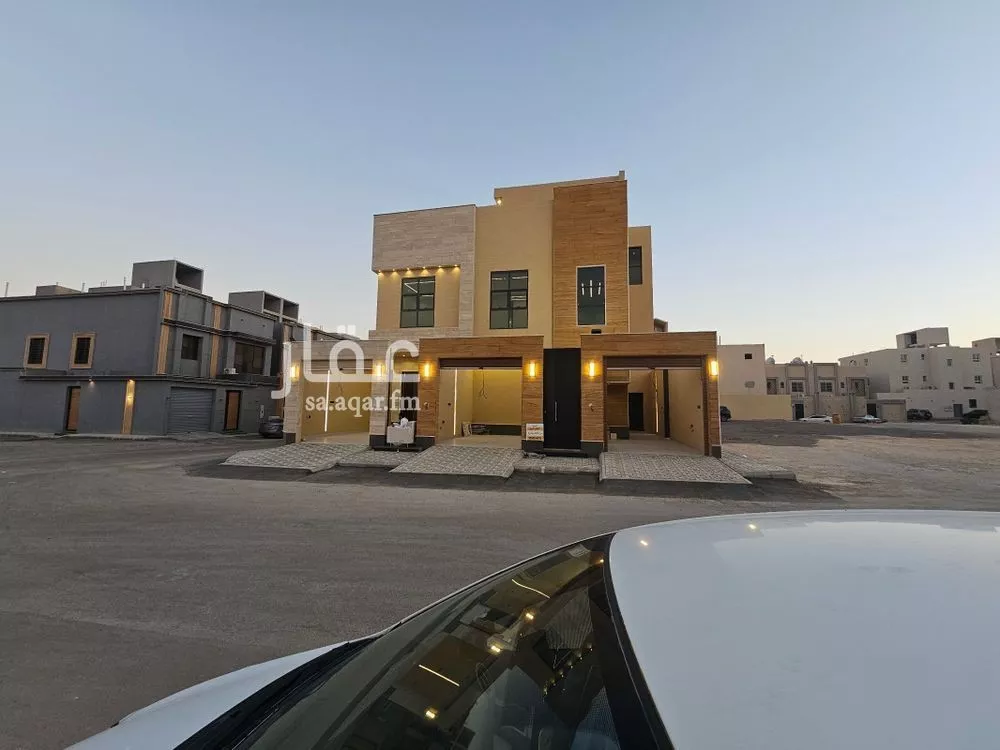 5 bedroom floor in Tuwaiq 1