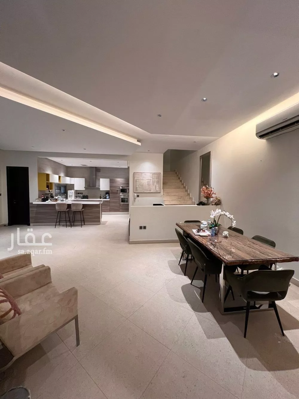 فيلا 4 غرف في العارض 5