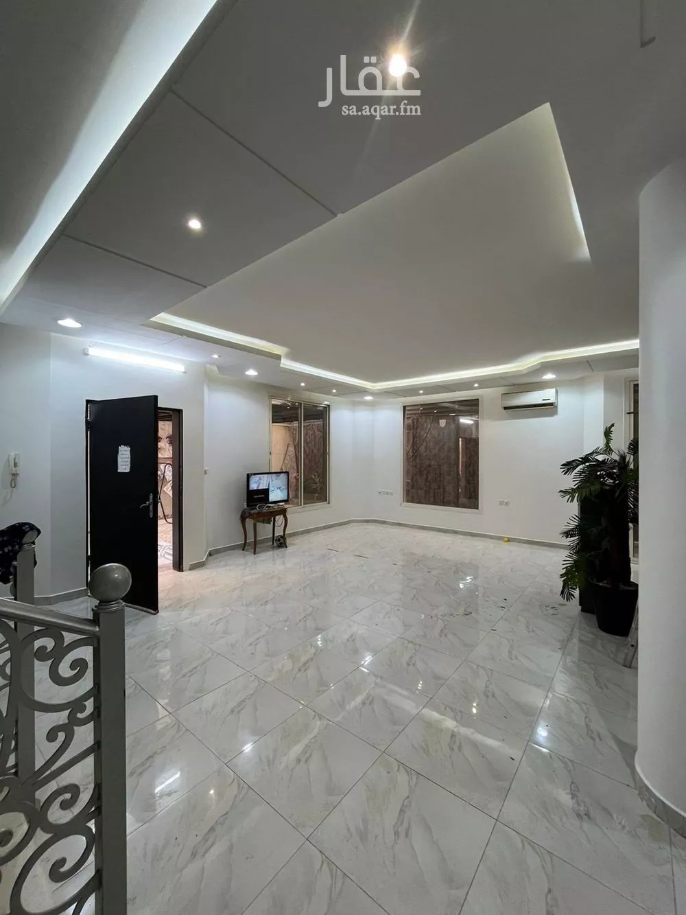 فيلا 8 غرف في العارض 3