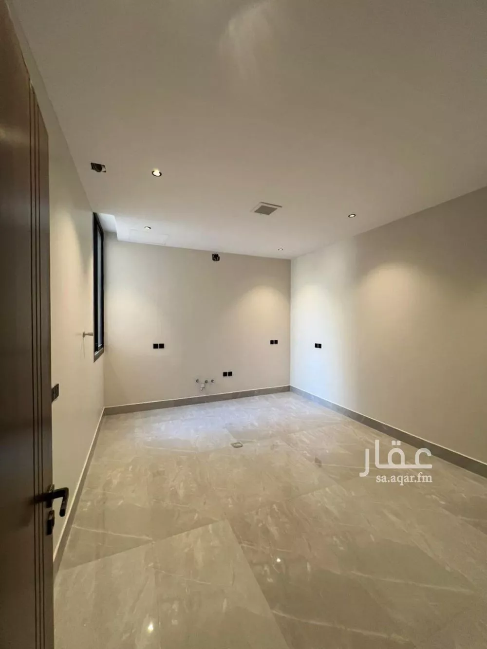 فيلا 7 غرف في الشرق 3