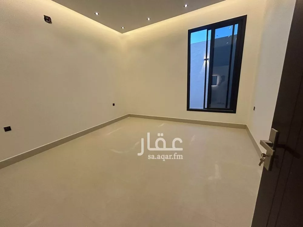 فيلا 5 غرف في العارض 4