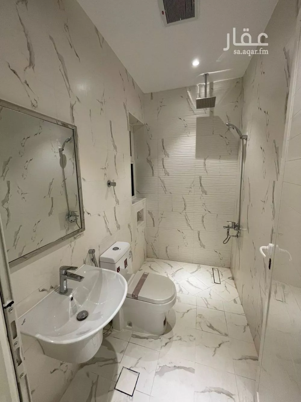 شقة 3 غرف في الملقا 4