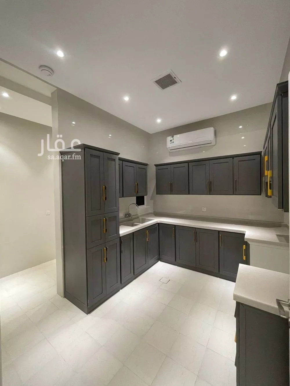 شقة 3 غرف في الملقا 5