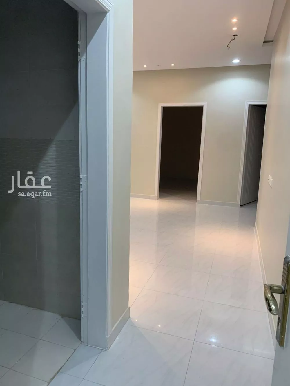 شقة 3 غرف في الرمال 4