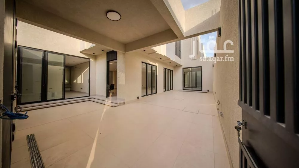 6 bedroom villa in Al Mahdiyyah 3