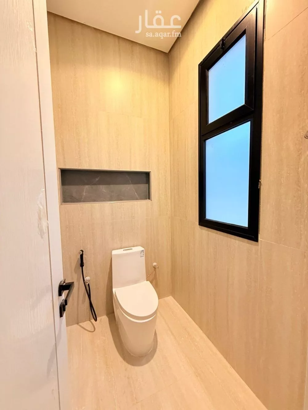 فيلا 8 غرف في الامواج 3