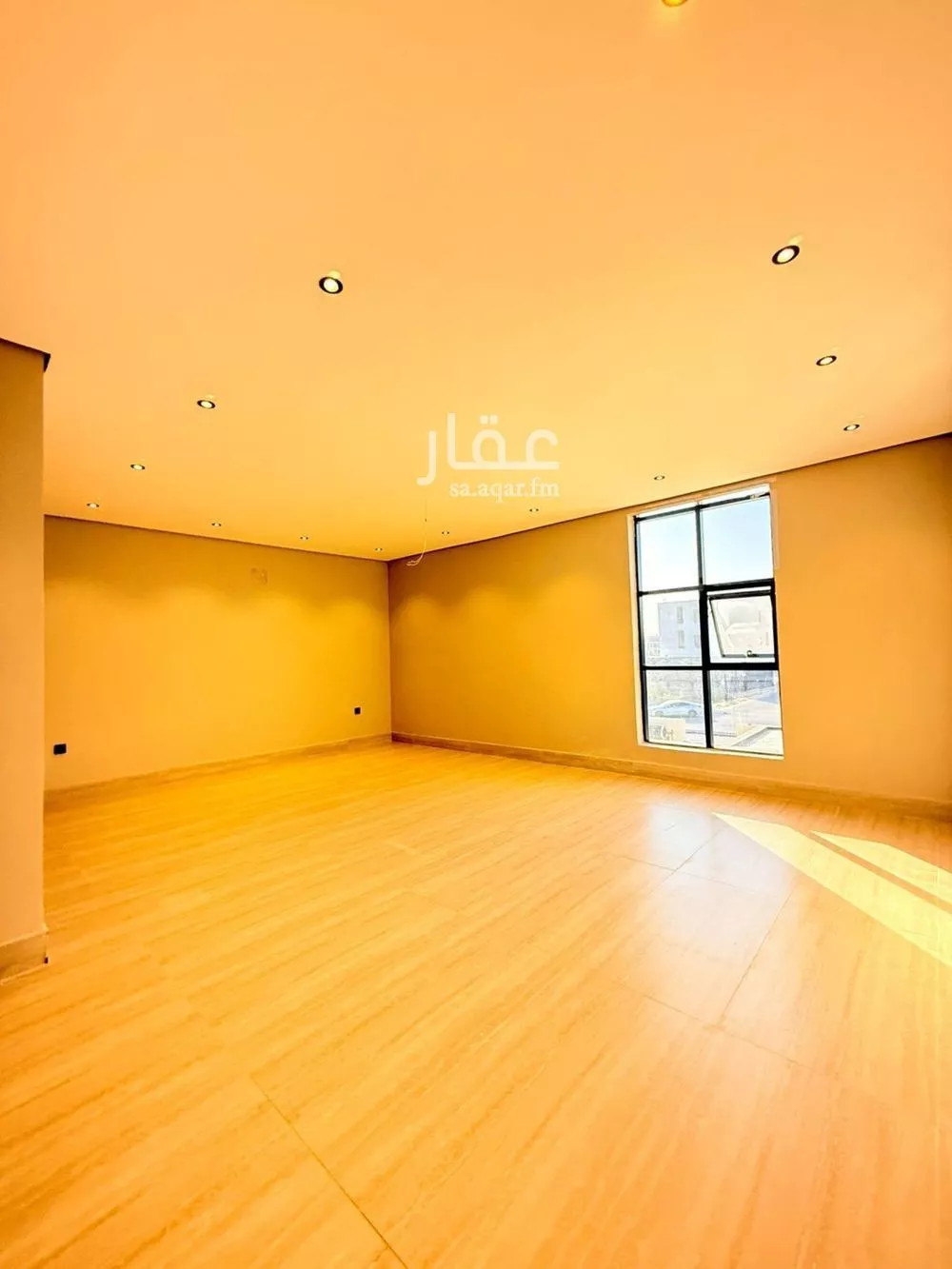 فيلا 8 غرف في الامواج 4