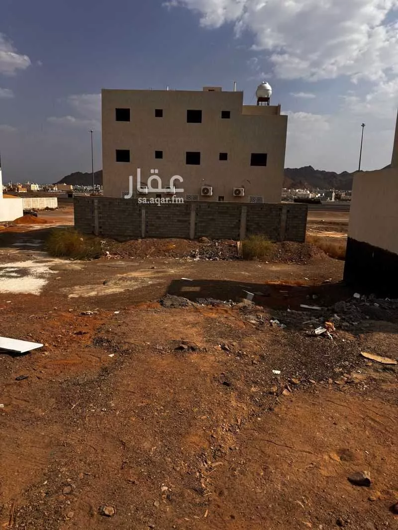 أرض 300 م² في ورقان 2