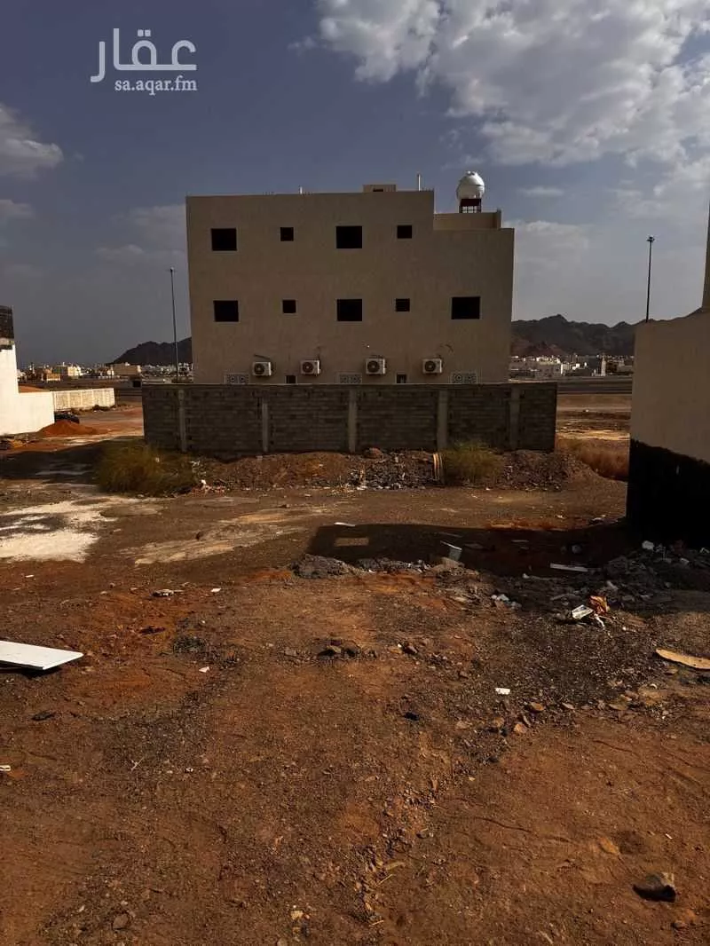 أرض 300 م² في ورقان 1