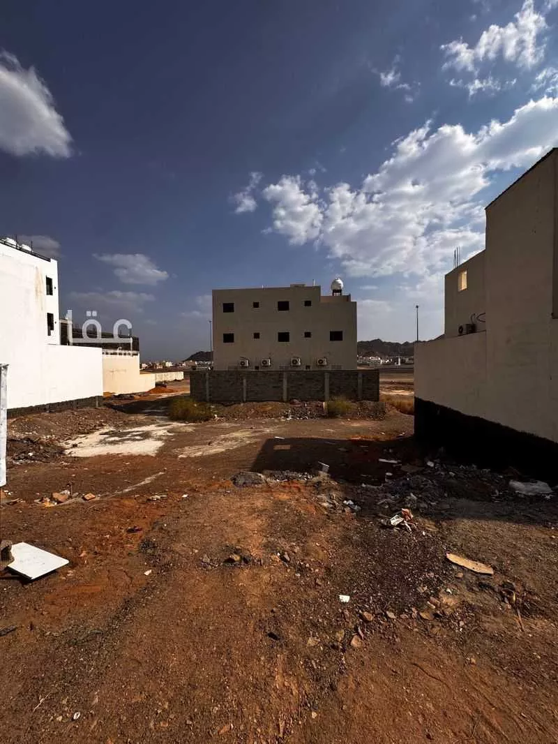 أرض 300 م² في ورقان 4