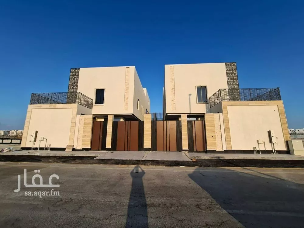 فيلا 8 غرف في السيف 2