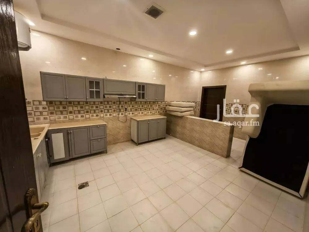 5 bedroom floor in Al Aridh 4