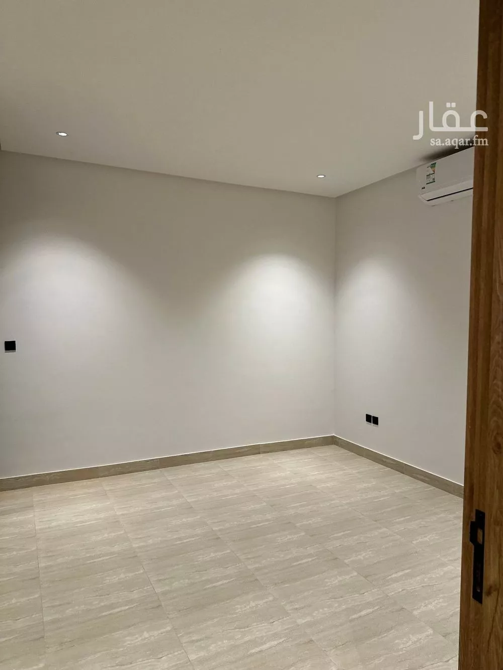 شقة 2 غرف في الرمال 5