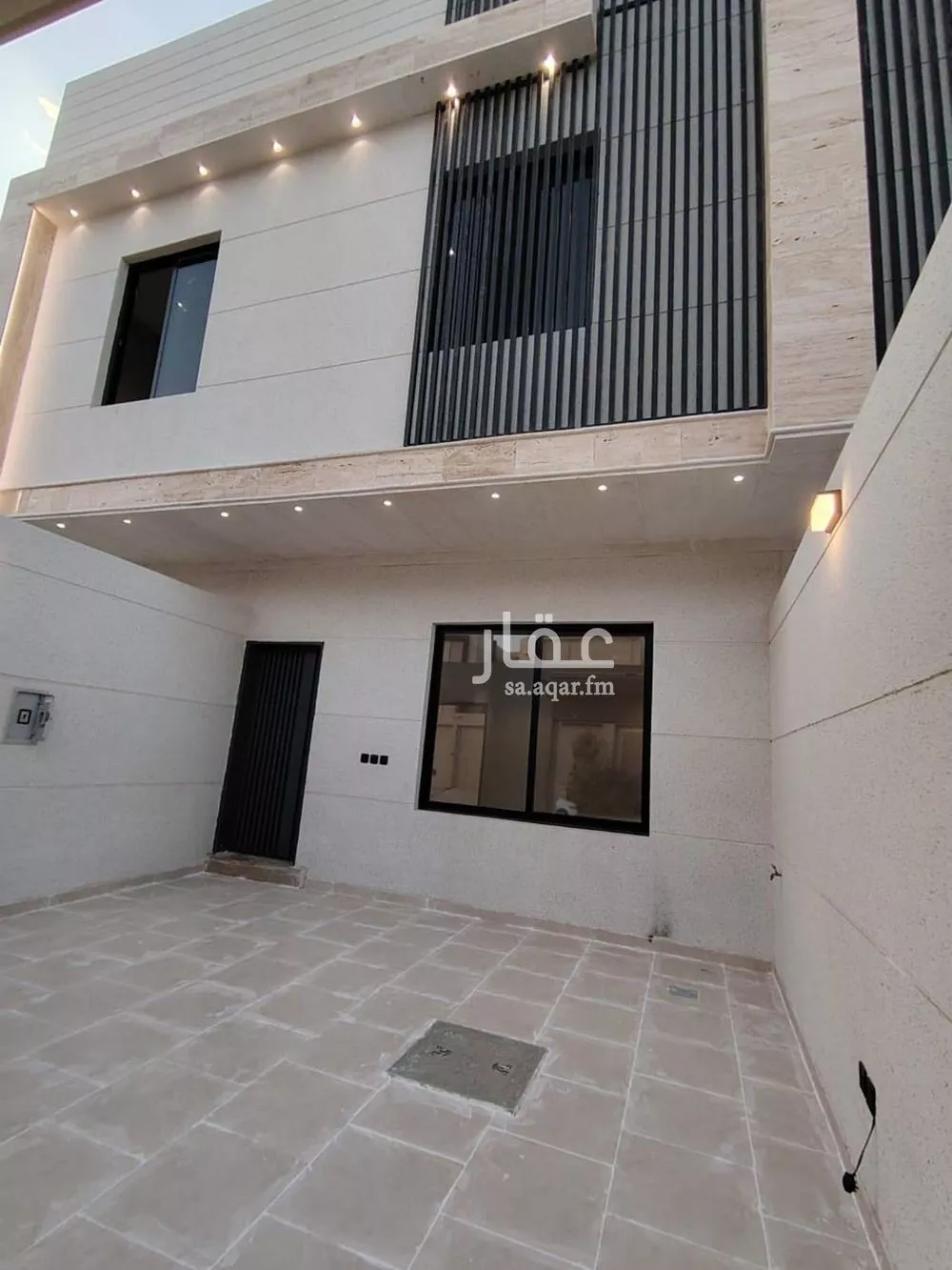 فيلا 5 غرف في أحد 4