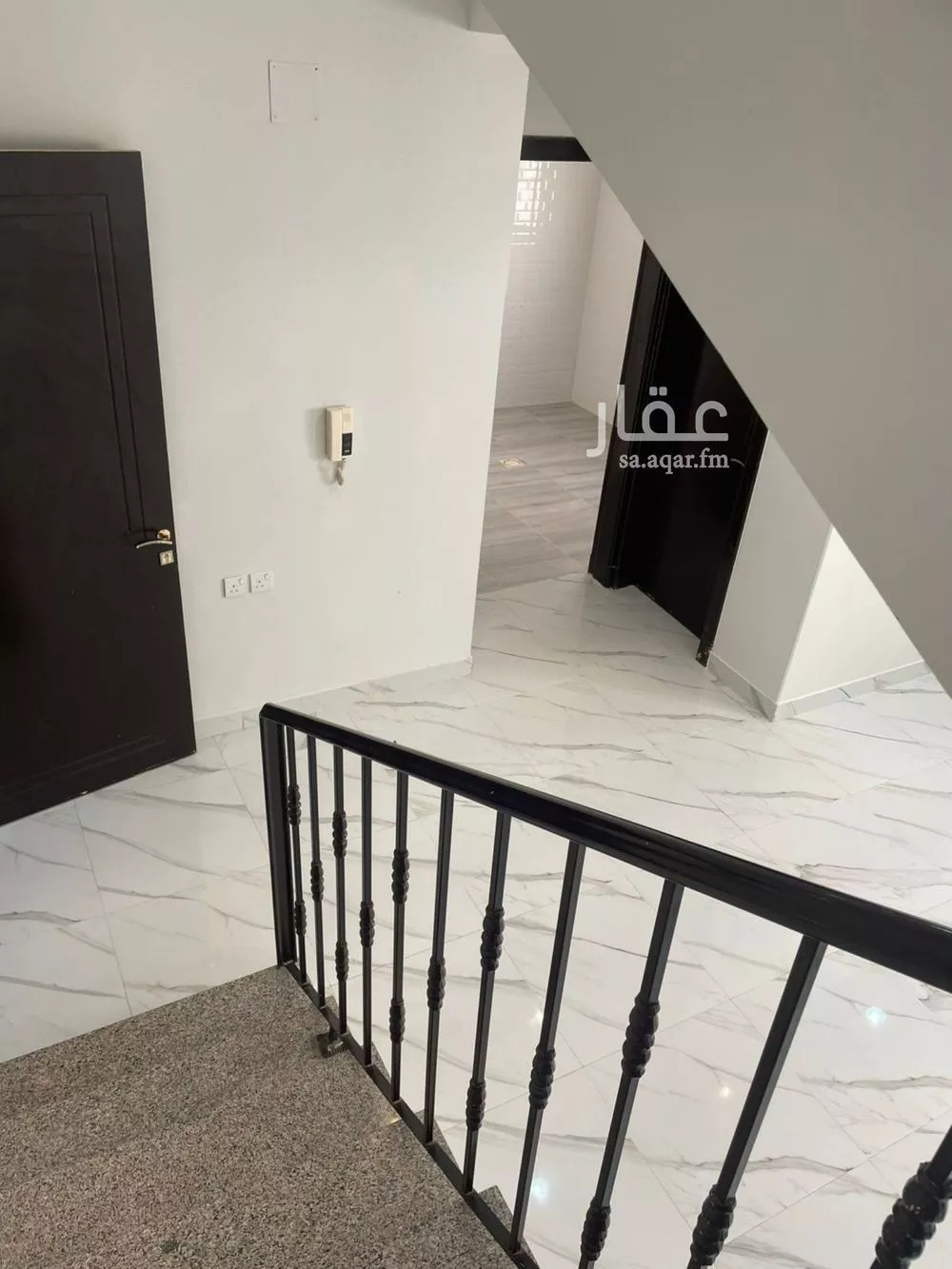 3 bedroom floor in Al Hazm 1