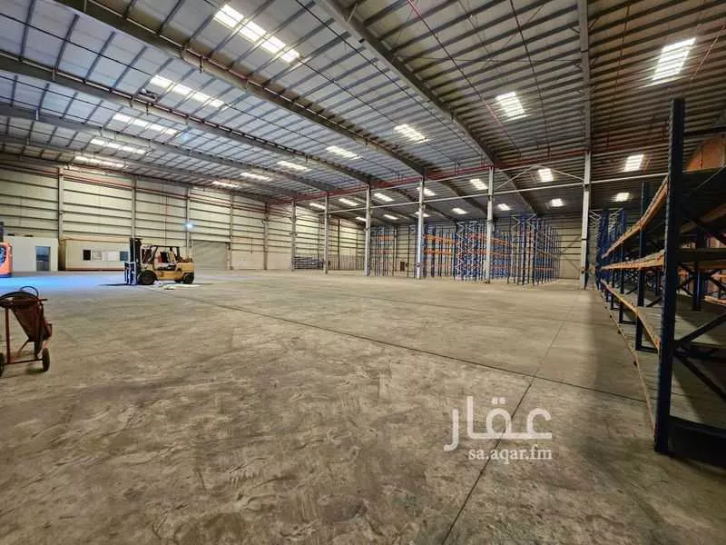 مستودع 14524 م² في الضاحية 5