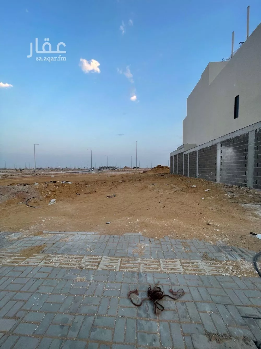 أرض 300 م² في الشرق 2