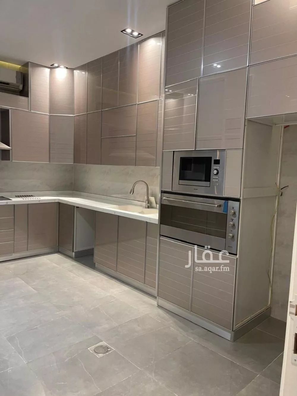 فيلا 5 غرف في العارض 3