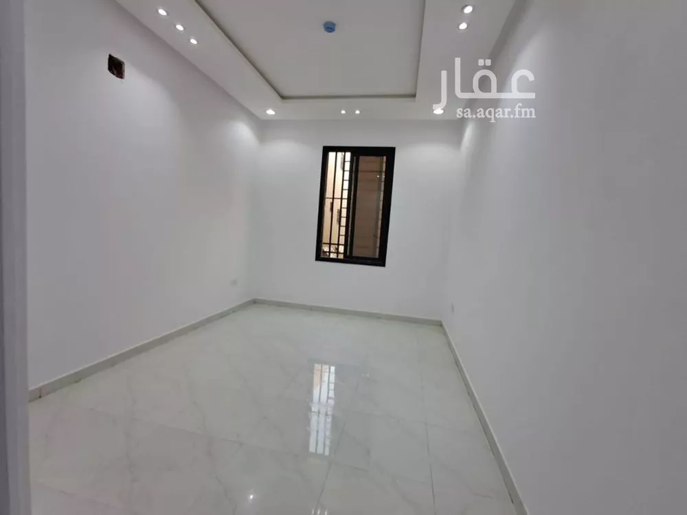 شقة 3 غرف في الرمال 4