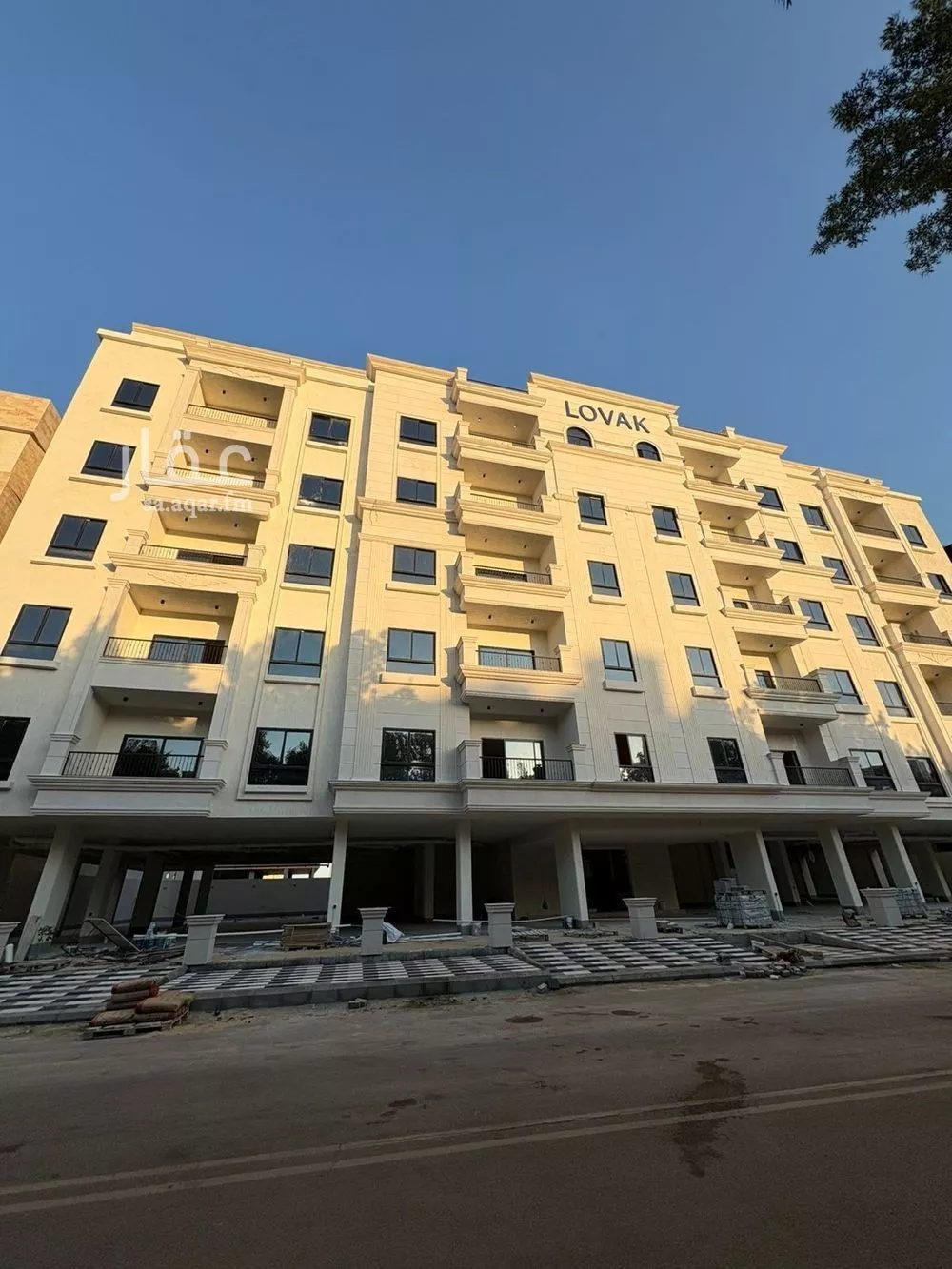 5 bedroom apartment in Al Bandariyah 1