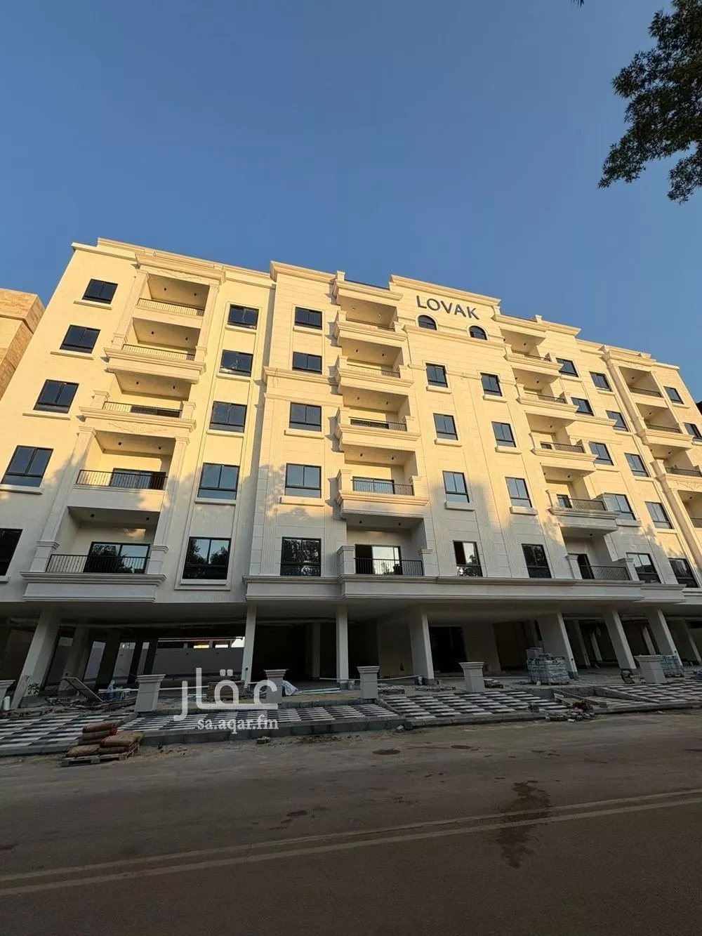 5 bedroom apartment in Al Bandariyah 1