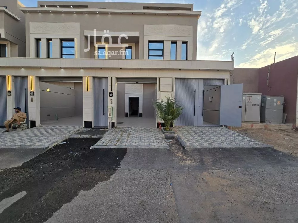 3 bedroom floor in Dhahrat Namar