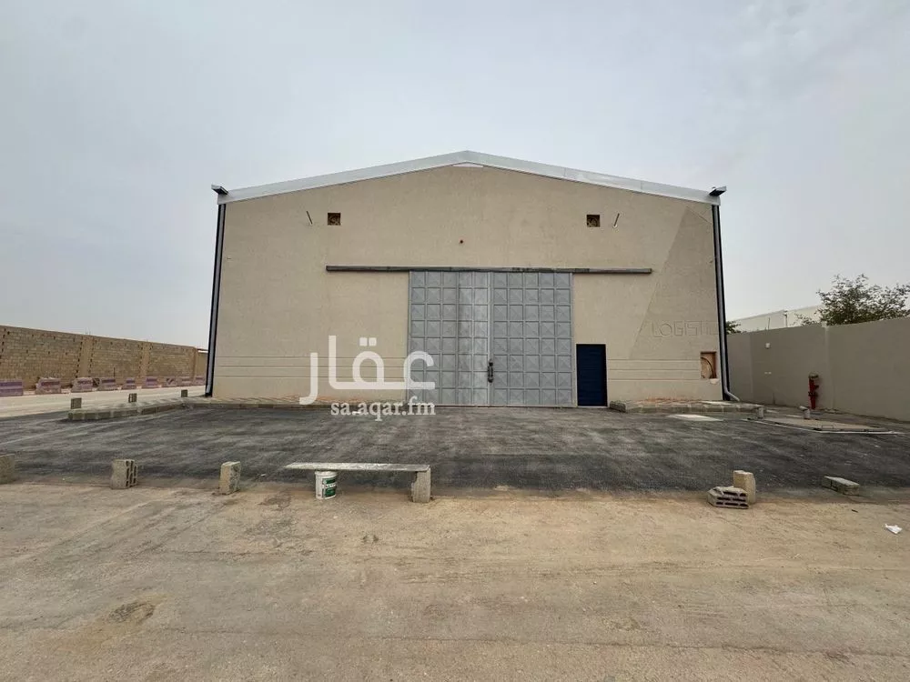 مستودع 750 م² في الغنامية 2