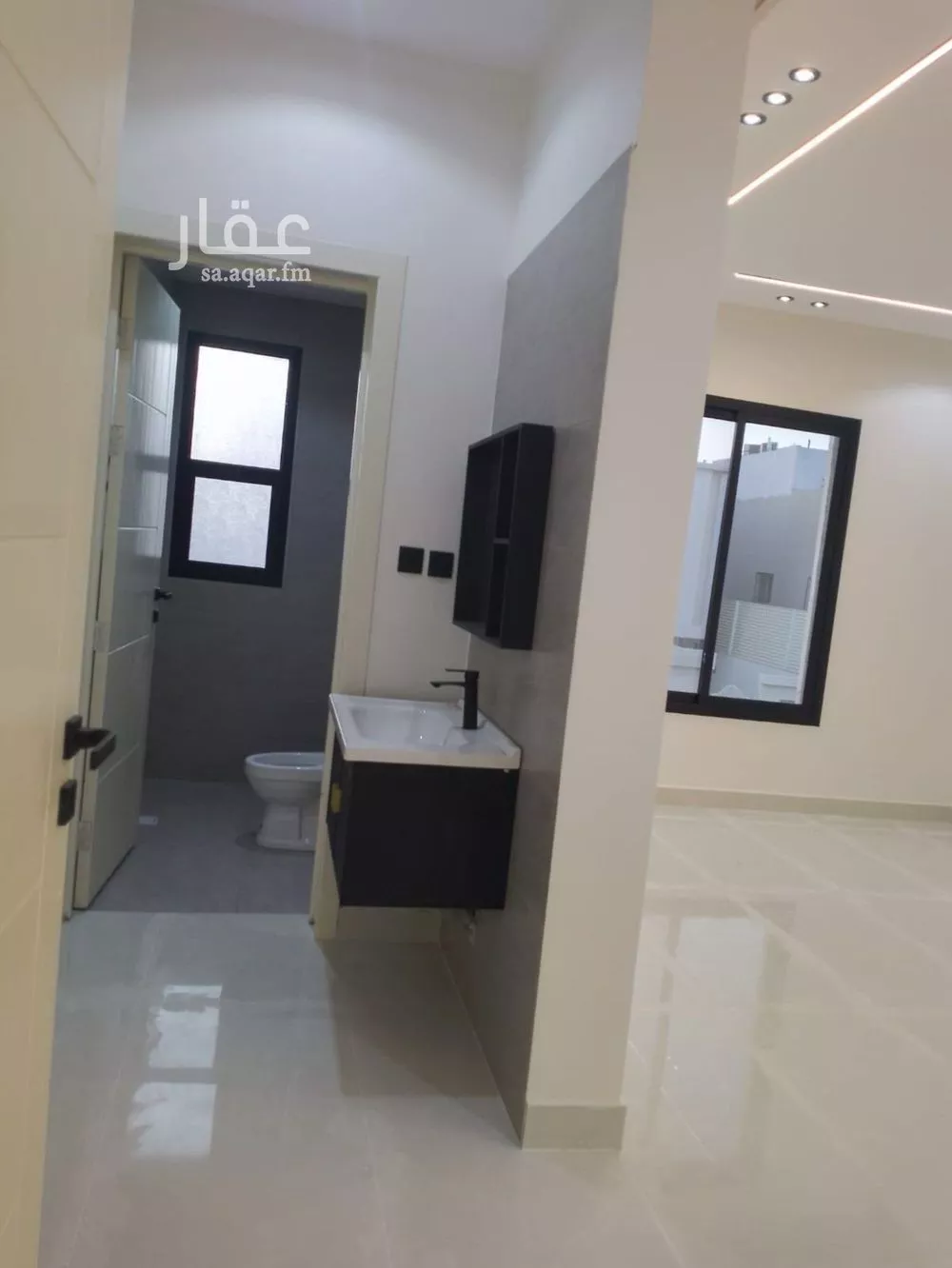 فيلا 8 غرف في عكاظ 5